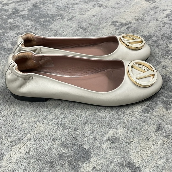 Valentino Calliope Leather Ballet Flats V Medallion Ivory Cream Sz 8 - Picture 6 of 14